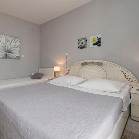 Apartment And Rooms Tatjana โอมิช ภายนอก รูปภาพ