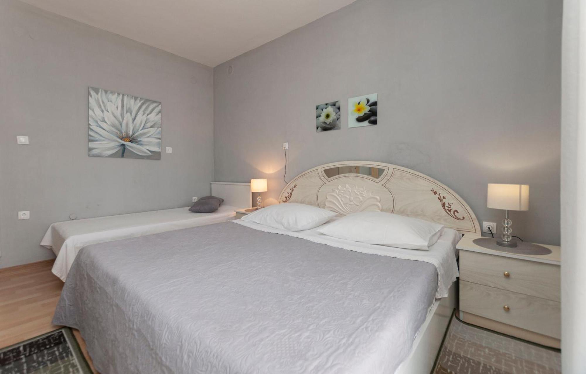 Apartment And Rooms Tatjana โอมิช ภายนอก รูปภาพ