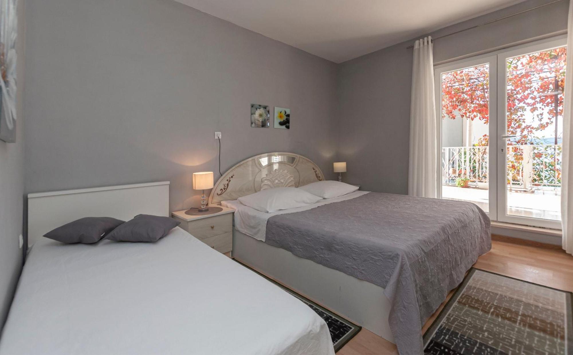 Apartment And Rooms Tatjana โอมิช ภายนอก รูปภาพ