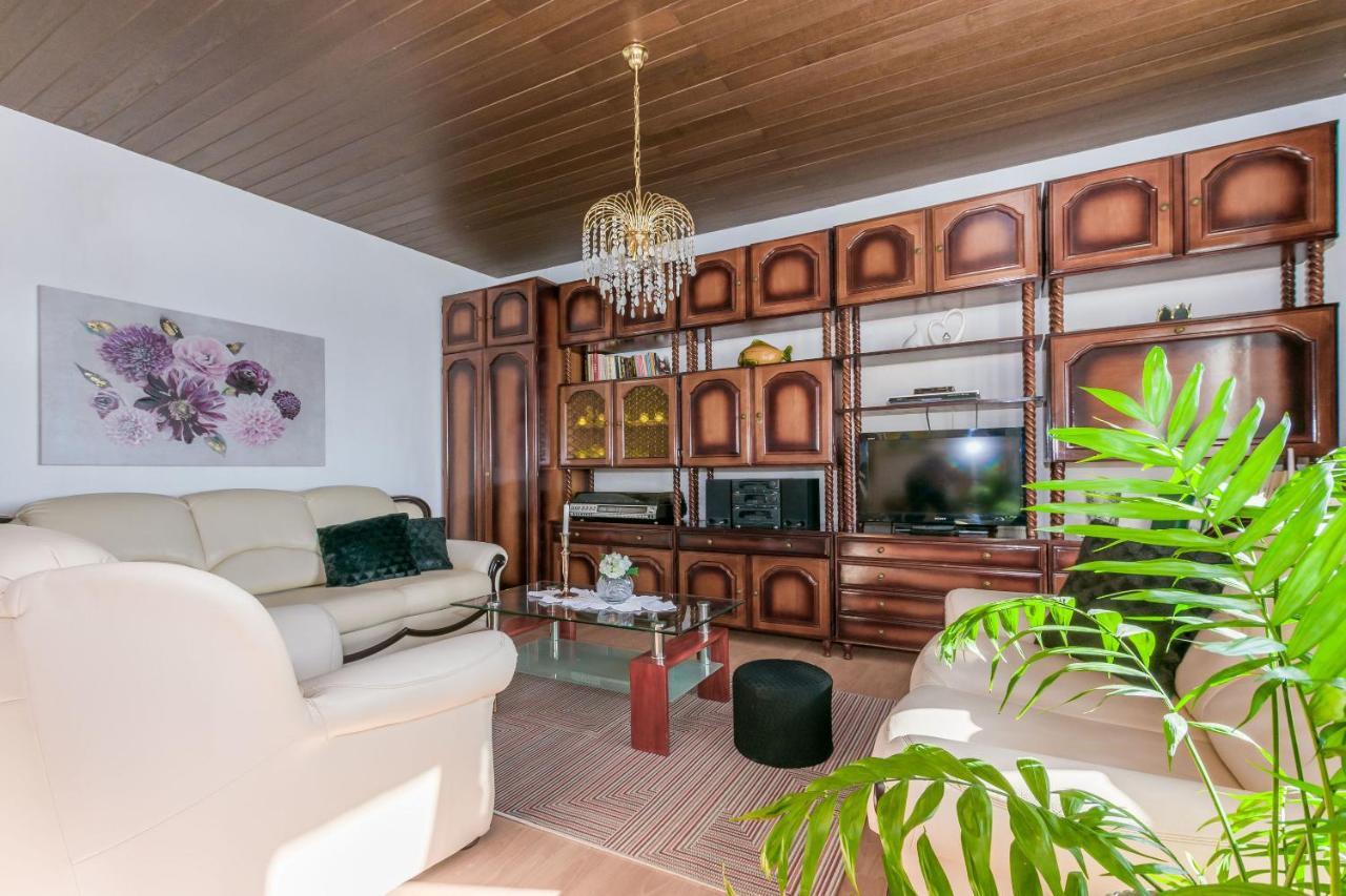 Apartment And Rooms Tatjana โอมิช ภายนอก รูปภาพ