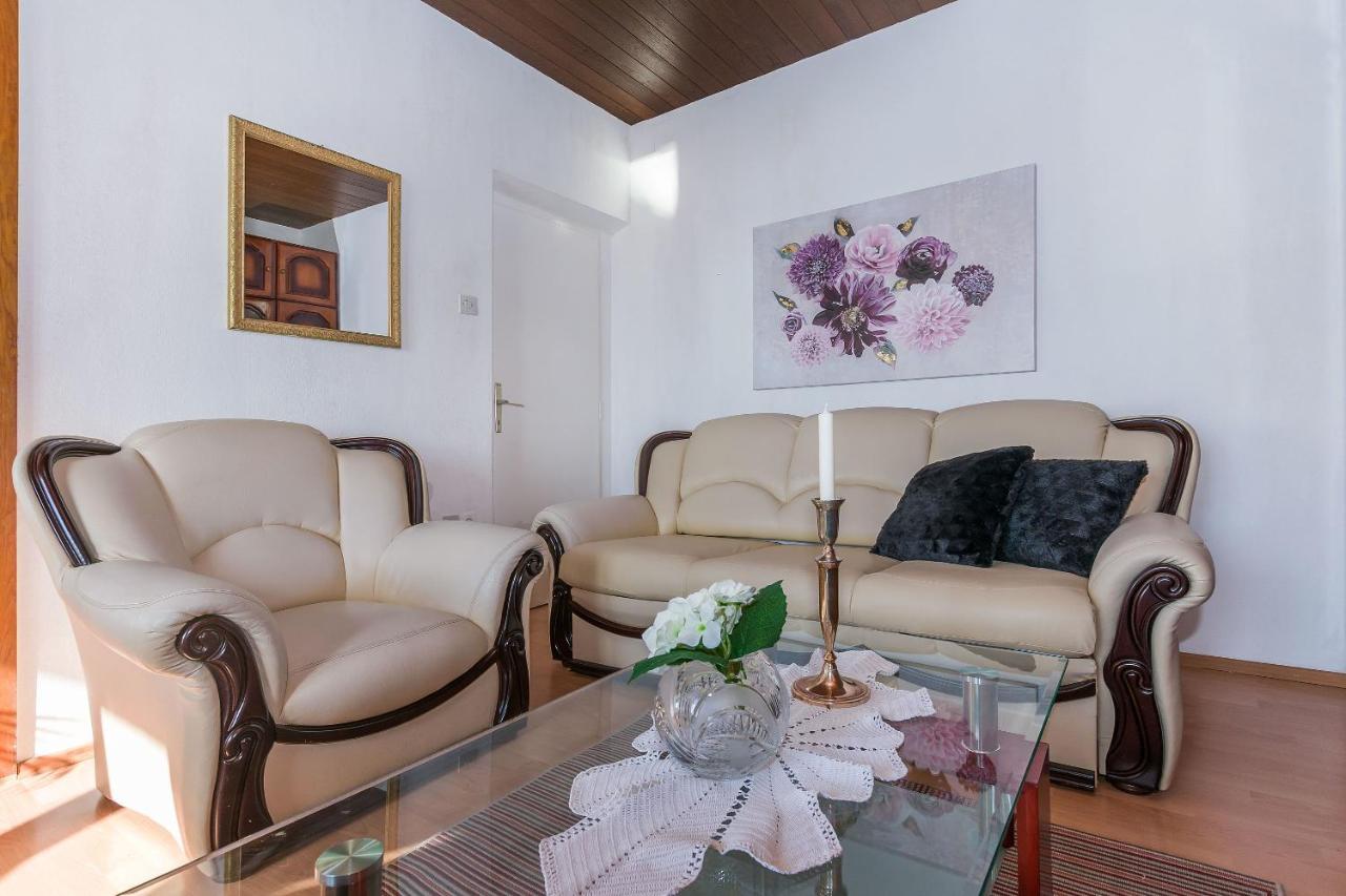 Apartment And Rooms Tatjana โอมิช ภายนอก รูปภาพ