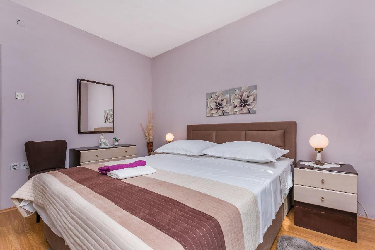Apartment And Rooms Tatjana โอมิช ภายนอก รูปภาพ