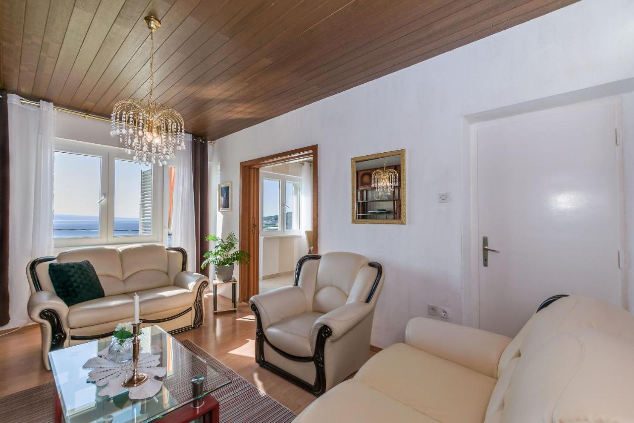 Apartment And Rooms Tatjana โอมิช ภายนอก รูปภาพ