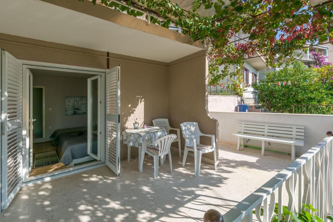 Apartment And Rooms Tatjana โอมิช ภายนอก รูปภาพ