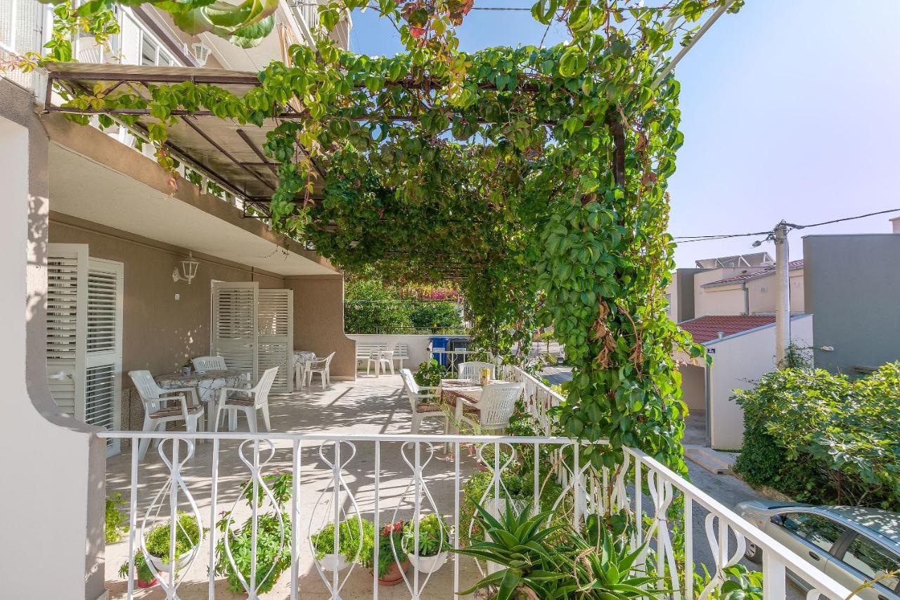 Apartment And Rooms Tatjana โอมิช ภายนอก รูปภาพ